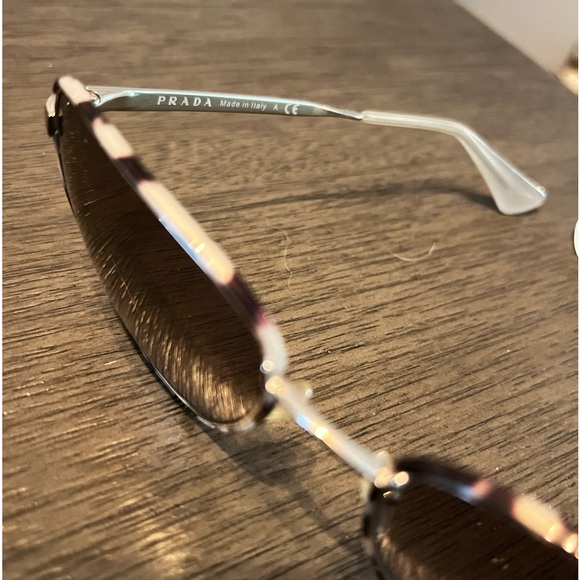 Prada sunglasses - Picture 4 of 4